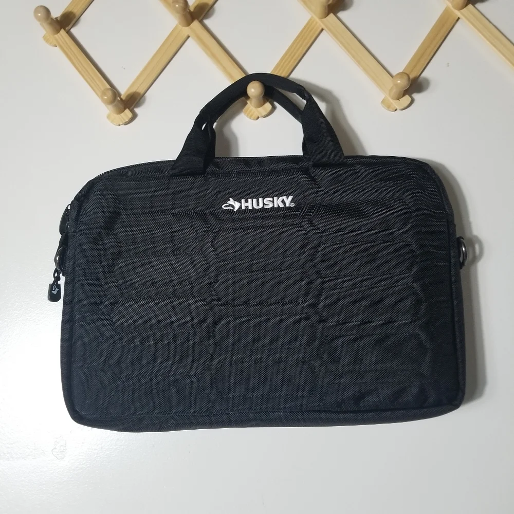 LIKE NEW HUSKY HEAVY DUTY BRIEFCASE